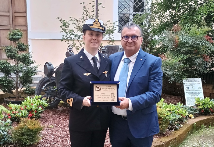 Daniele Sobrero con la Sottotenente di Vascello Erika Raballo Daniele Sobrero con la Sottotenente di Vascello Erika Raballo