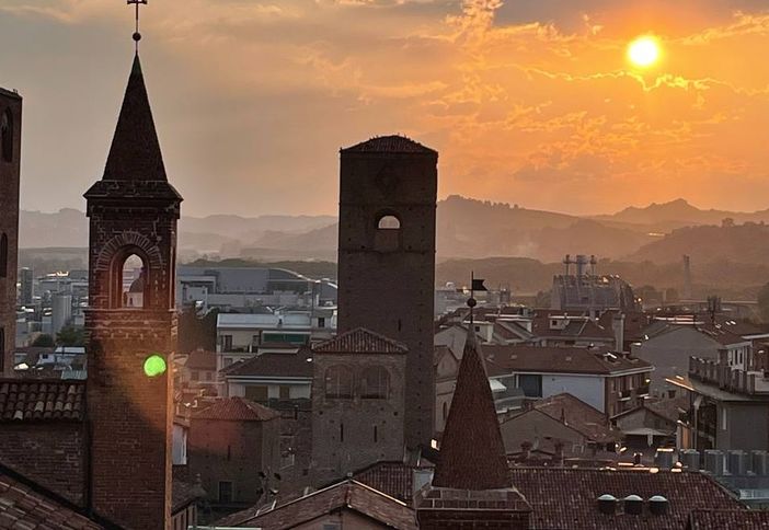 Al MUDI di Alba torna “MUdiSERA”: visite serali con brindisi sul campanile della Cattedrale