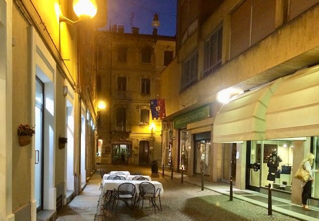 Il tratto di via Giacosa teatro dell'aggressione Il tratto di via Giacosa teatro dell'aggressione