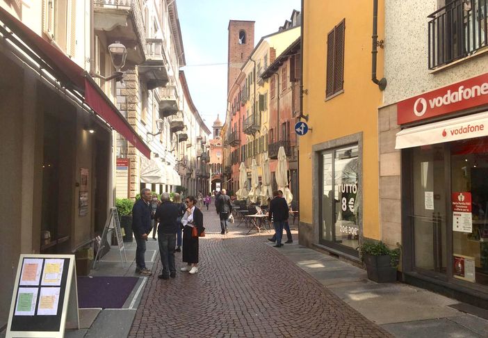 Ad Alba “Dehors sotto le stelle”: momenti gourmet e aperitivi nei bar e ristoranti del centro storico