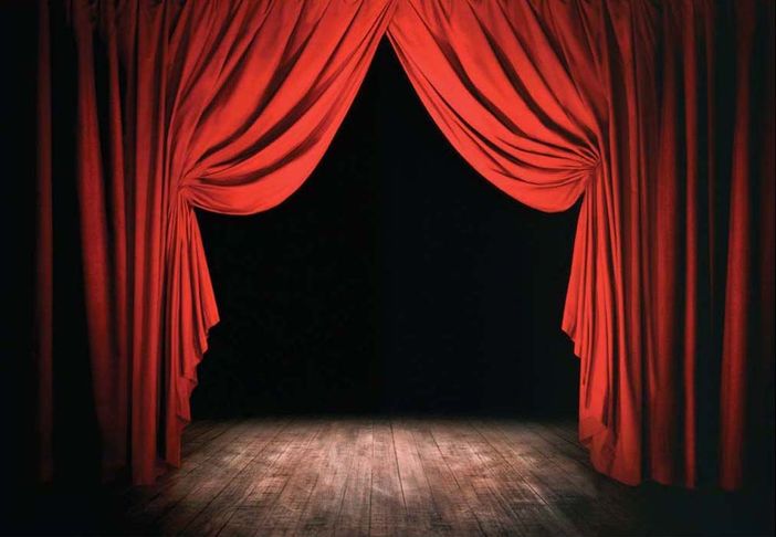 Ai giardini della della Rocca di Bra in scena "Nostra dea" di Massimo Bontempelli Ai giardini della della Rocca di Bra in scena "Nostra dea" di Massimo Bontempelli