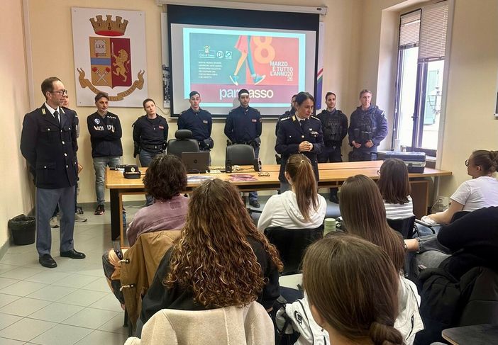 8 marzo è tutto l’anno, tappa in Questura