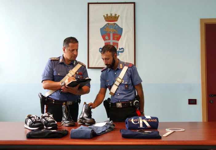 Razzia di abiti e calzature di marca in negozi di Ceva e Pocapaglia: denunciate quattro donne