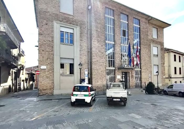 Il municipio di Canale: se si esclude Bra, il più grande tra i centri della Sinistra Tanaro chiamati a rinnovare le proprie amministrazioni comunali