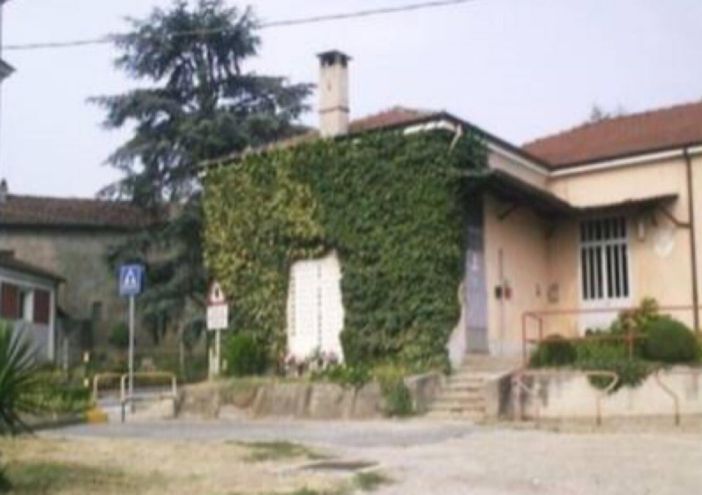 La scuola Riva di Bra, in frazione Riva