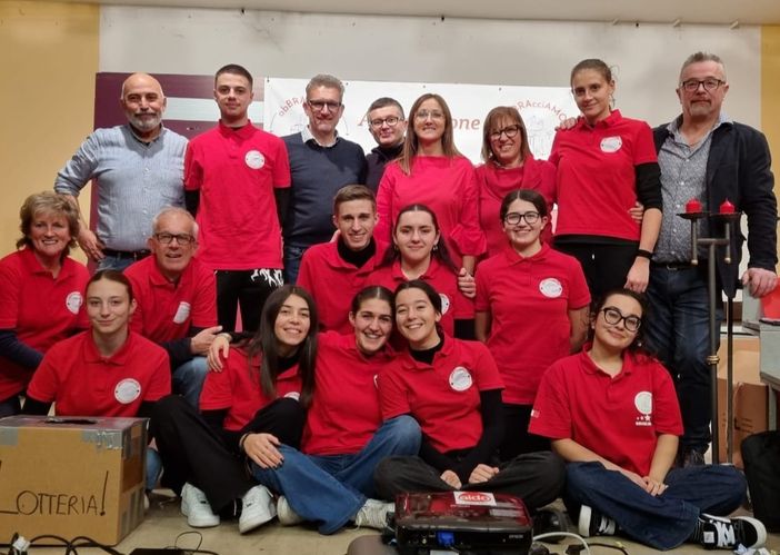 Il collettivo di AbBRAcciAMO Il collettivo di AbBRAcciAMO