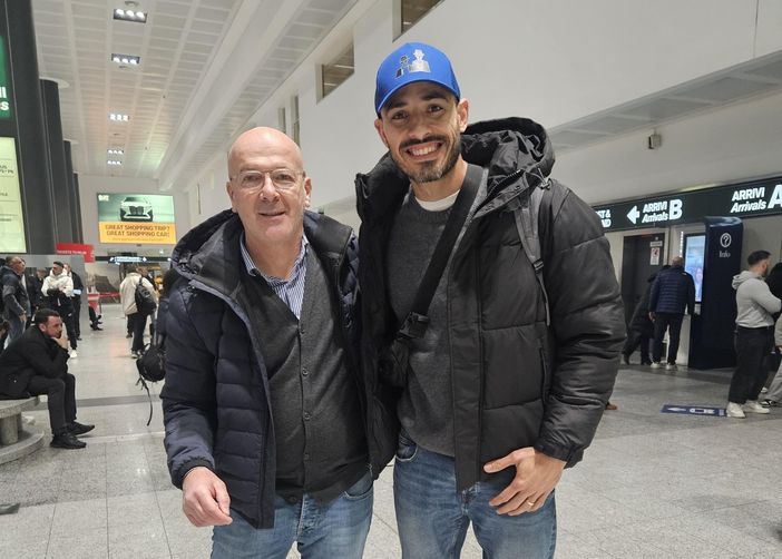 Maciel ed il DS di Cuneo Volley Paolo Brugiafreddo all'aeroporto di Malpensa Maciel ed il DS di Cuneo Volley Paolo Brugiafreddo all'aeroporto di Malpensa