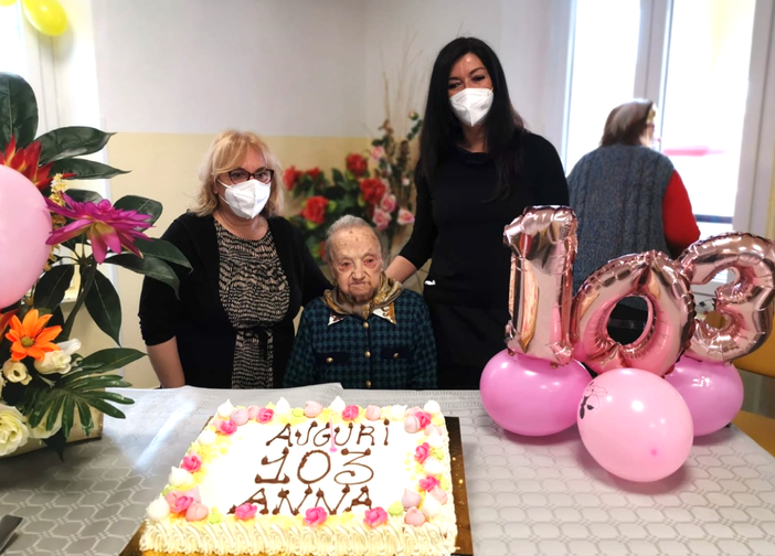 Alla residenza Montepulciano di Bra i 103 anni di nonna Anna Alla residenza Montepulciano di Bra i 103 anni di nonna Anna