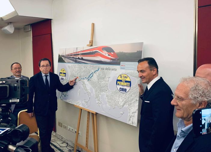 Alberto Cirio alla conferenza della lista "Sì Tav Sì Lavoro per il Piemonte nel cuore" Alberto Cirio alla conferenza della lista "Sì Tav Sì Lavoro per il Piemonte nel cuore"