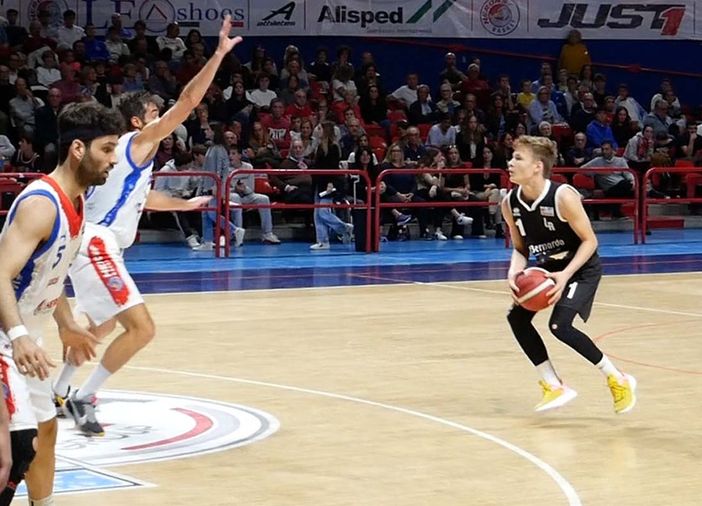 Basket Serie B: S. Bernardo LRB impensierisce a lungo Montecatini ma si arrende 74-67