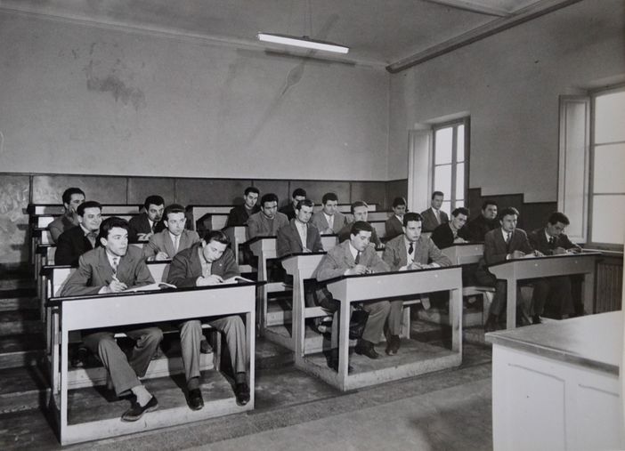 Un'immagine dagli archivi della scuola enologica, fondata ad Alba nel 1881