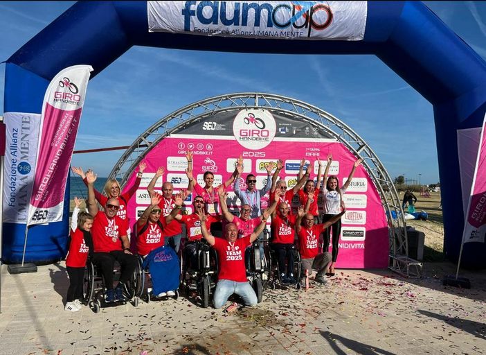 Giro Handbike 2025: SportAbili Alba si aggiudica la vittoria del FAST TEAM come migliore squadra in competizione Giro Handbike 2025: SportAbili Alba si aggiudica la vittoria del FAST TEAM come migliore squadra in competizione