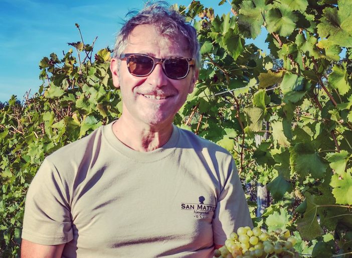 Massimo Diotti, in un'immagine pubblicata sulla pagina Facebook della sua cantina Massimo Diotti, in un'immagine pubblicata sulla pagina Facebook della sua cantina