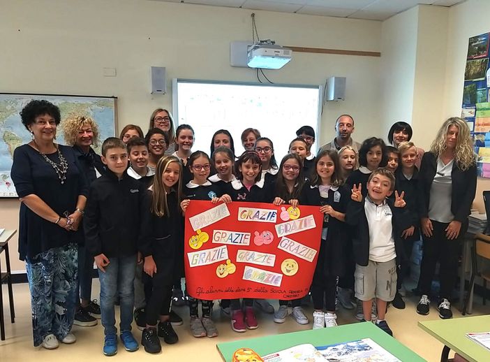 Santa Vittoria d’Alba, una lavagna multimediale per gli studenti della 5ª elementare di Cinzano