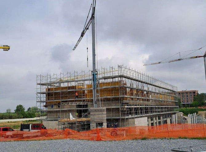 Lavori al Guala di Bra, si lavora a gran ritmo: quasi terminata la struttura della nuova scuola