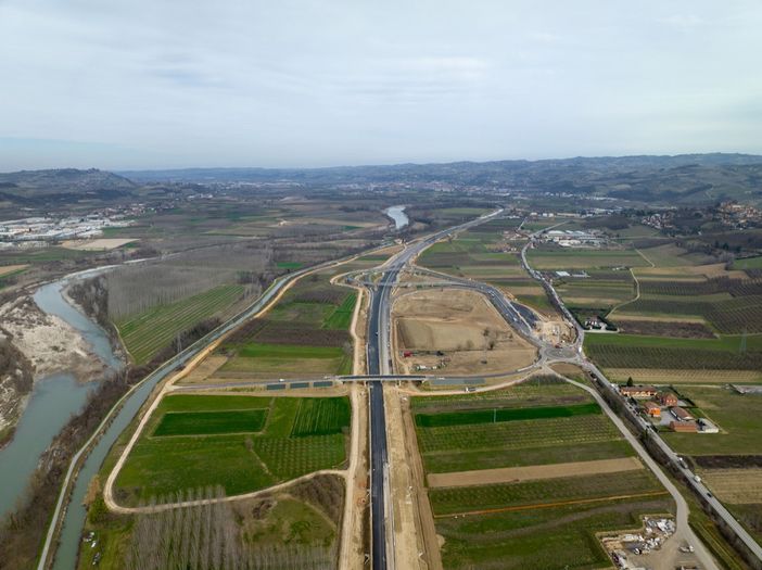 Il casello di Verduno dell'autostrada Asti-Cuneo Il casello di Verduno dell'autostrada Asti-Cuneo