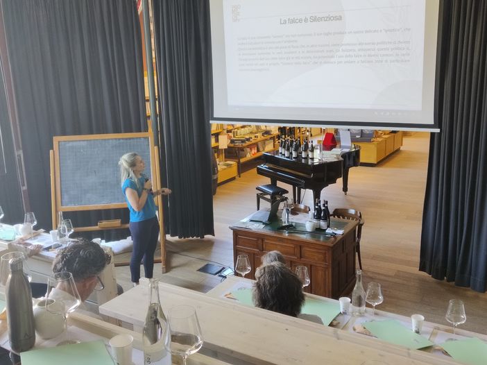 A Serralunga d'Alba con “Falciamo!”, quarta conferenza annuale sull’arte dello sfalcio a mano A Serralunga d'Alba con “Falciamo!”, quarta conferenza annuale sull’arte dello sfalcio a mano