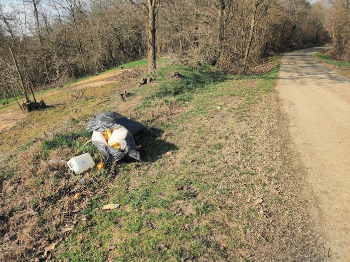 Esempi di grande inciviltà e non rispetto per il territorio di Langhe e Roero