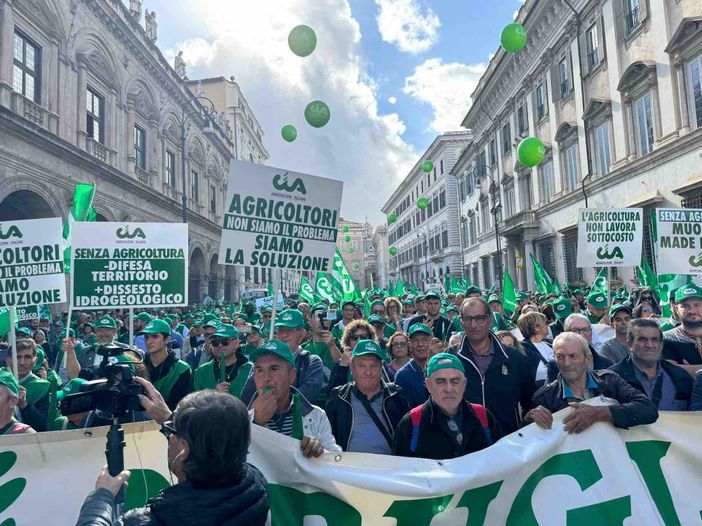 Anche la delegazione cuneese di CIA in piazza a Roma: "Prezzi alle stelle e agricoltori più poveri. Non toglieteci il futuro"