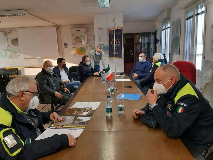 Riunione operativa per l'allestimento dell'hot spot attivo da oggi in città Riunione operativa per l'allestimento dell'hot spot attivo da oggi in città