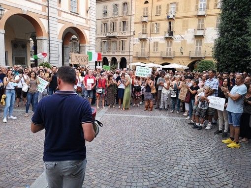 No Green Pass: a Cuneo "aperitivo libero" contro il certificato verde