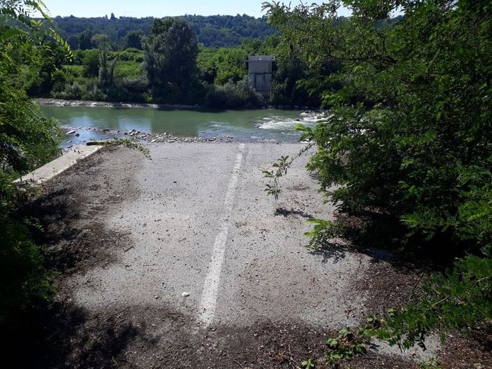 In attesa di ricostruire il ponte Mulino di Monchiero, la Provincia impegna 1,4 milioni per le opere complementari