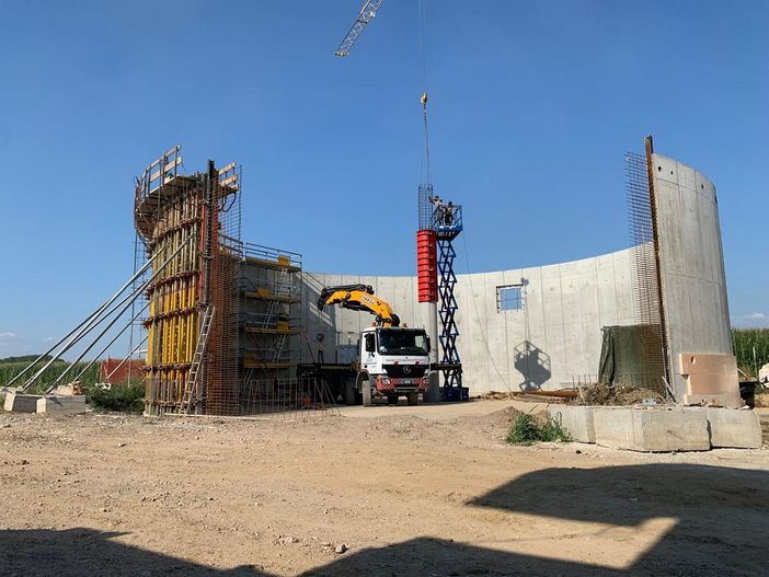 Azienda di costruzioni cerca abili artigiani nel campo dell’edilizia Azienda di costruzioni cerca abili artigiani nel campo dell’edilizia