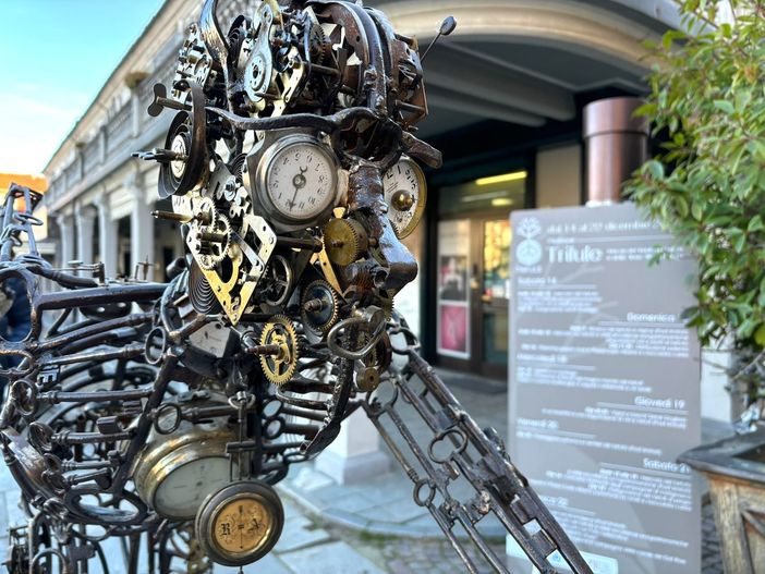 Una ventina le opere di Alessandria in mostra stamane nel centro di Dogliani. Tra queste il Cavallo di Napoleone, una delle ultime creazioni dell'artista piozzese Una ventina le opere di Alessandria in mostra stamane nel centro di Dogliani. Tra queste il Cavallo di Napoleone, una delle ultime creazioni dell'artista piozzese