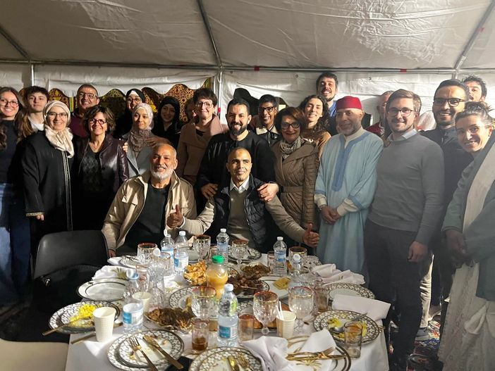 Nelle foto alcuni momenti della serata tenuta negli spazi della Moschea albese