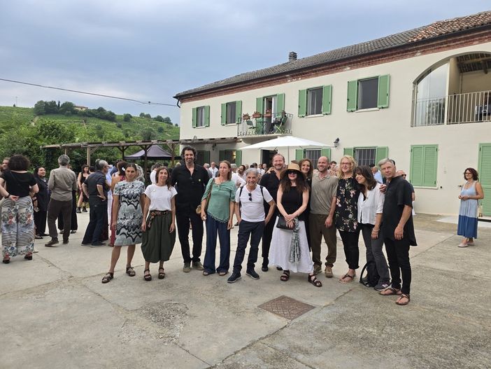 Ieri a Castiglione Tinella, nella sede di Artefora, l'inaugurazione del festival arte contemporanea “La collina sale sempre” Ieri a Castiglione Tinella, nella sede di Artefora, l'inaugurazione del festival arte contemporanea “La collina sale sempre”
