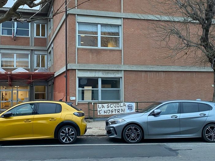 Alba, dall’Amministrazione ferma condanna degli striscioni affissi presso gli istituti scolastici superiori cittadini Alba, dall’Amministrazione ferma condanna degli striscioni affissi presso gli istituti scolastici superiori cittadini