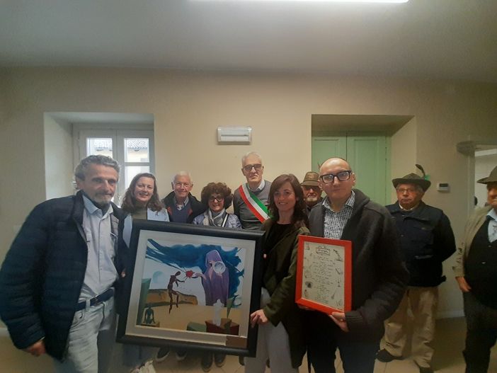 gli artisti insieme alle autorità comunali di Pocapaglia