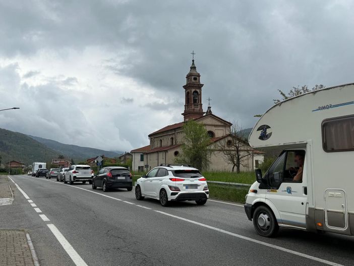 Rientro di passione sulla statale 28: code da Garessio a Ceva
