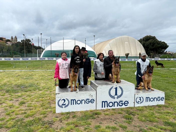 Bra, 2° posto per Lara Giuliano e il suo pastore tedesco al raduno Sas di Borgio Verezzi