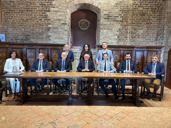 ASCOM riunite a Grinzane Cavour per creare una rete nazionale per la sorveglianza sanitaria e la medicina del lavoro nelle piccole e medie imprese ASCOM riunite a Grinzane Cavour per creare una rete nazionale per la sorveglianza sanitaria e la medicina del lavoro nelle piccole e medie imprese