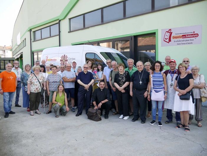 Un nuovo furgone per l’Emporio della Solidarietà di Alba: "Servirà per il trasporto di beni destinati alle persone in difficoltà"