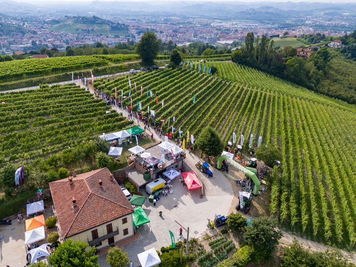 Novità tecniche e prove in vigneto in località Altavilla ad Alba con Confagricoltura Cuneo Novità tecniche e prove in vigneto in località Altavilla ad Alba con Confagricoltura Cuneo