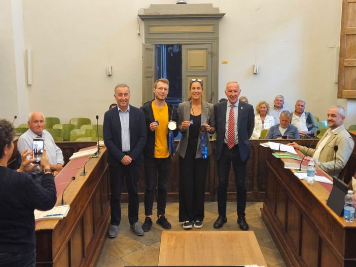 Saluzzo, campioni del nuoto sincronizzato ricevuti in Consiglio comunale