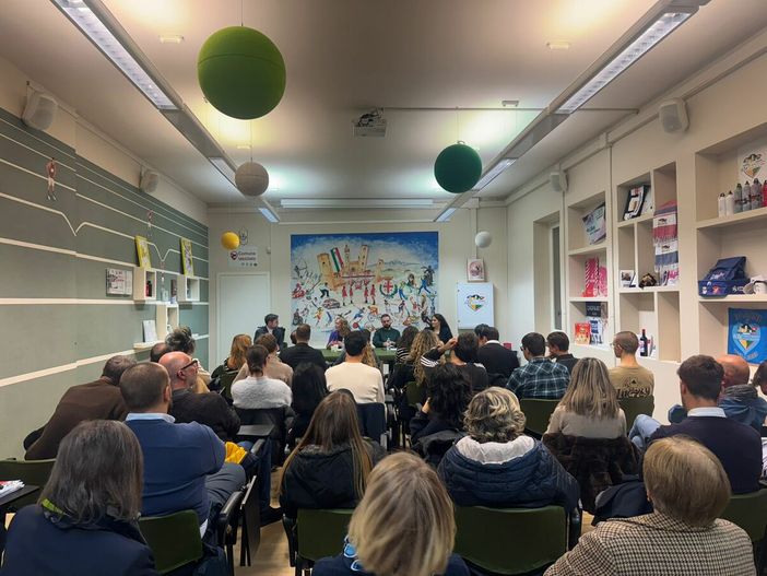 “I ragazzi sono esposti e la  rete adulta deve essere più solida”. Lo sguardo del dottor Marco Marzolla dopo la serata del Comitato Studenti ad Alba