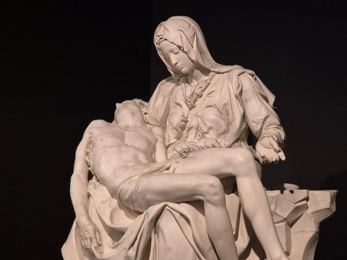La Pietà di Michelangelo in mostra a Palazzo Banca d'Alba, dal 22 novembre 2025 al 1° marzo 2026. La Pietà di Michelangelo in mostra a Palazzo Banca d'Alba, dal 22 novembre 2025 al 1° marzo 2026.