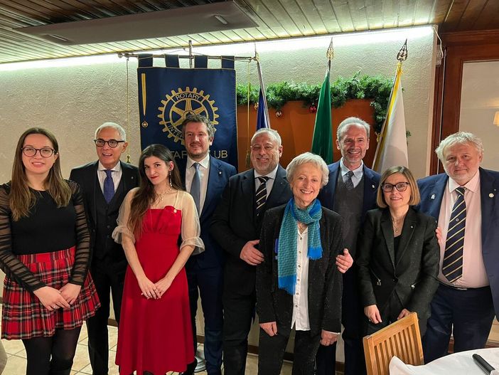 Alessandra Moretti, Remo Gattiglia, Lucia Ernè, Luigi Minasso, Giuseppe Artuffo, Piera Arata (presidente Rotary Alba), Natale Spineto, Manuela Busso e Lorenzo Gallo