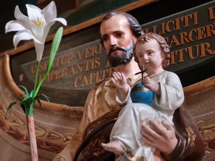 Schegge di luce: pensieri sui Vangeli festivi di don Sebastiano Bergerone Schegge di luce: pensieri sui Vangeli festivi di don Sebastiano Bergerone