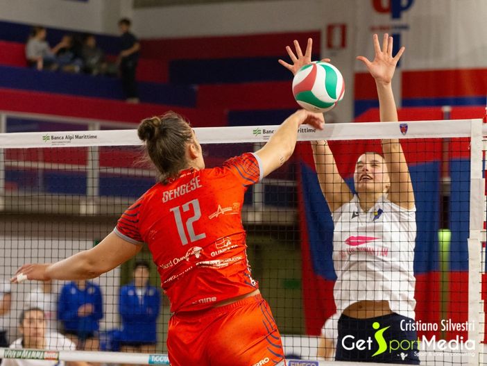Bergese (Mondovì Volley) in azione (ph. Cristiano Silvestri)