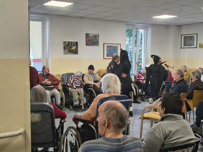 A Bra il Carnevale che abbatte le barriere: la RSA Montepulciano celebra la festa con tutto il cuore