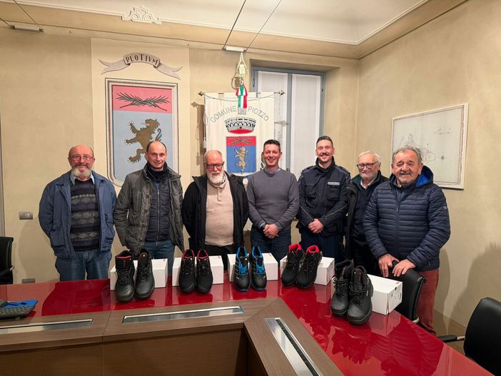 L'Uvex Cagi di Ceva dona calzature per i nonni vigili di Piozzo