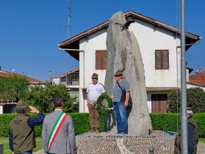 Piozzo, installate due targhe con le foto dei soldati della Prima e della Seconda Guerra Mondiale