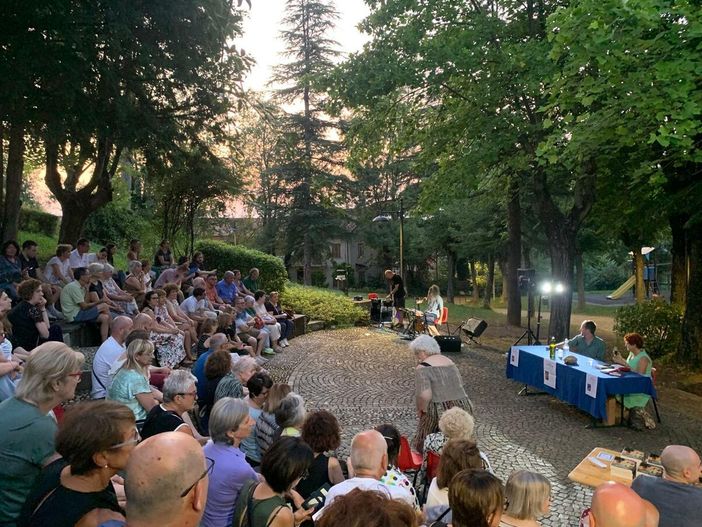 A Magliano Alfieri torna “Luglio nel parco Alfieri – Parole e Musica” A Magliano Alfieri torna “Luglio nel parco Alfieri – Parole e Musica”