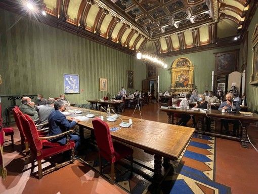 Una seduta del Consiglio comunale albese