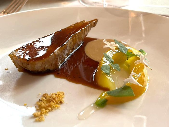 Lo speciale menu che Enrico Crippa ha dedicato a Giacomo Morra (foto Luciano Tona) Lo speciale menu che Enrico Crippa ha dedicato a Giacomo Morra (foto Luciano Tona)