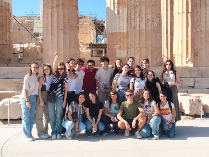 Una classe dell'ultimo anno del Liceo Classico in viaggio di istruzione in Grecia. Una classe dell'ultimo anno del Liceo Classico in viaggio di istruzione in Grecia.